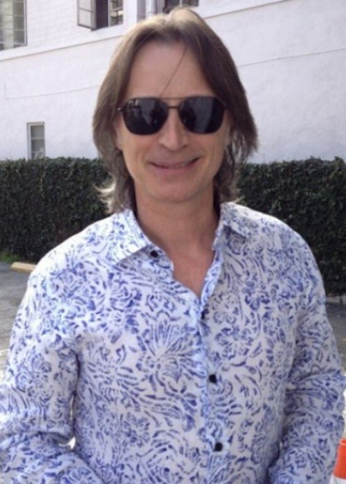 Robert Carlyle as seen in a printed white shirt and shades