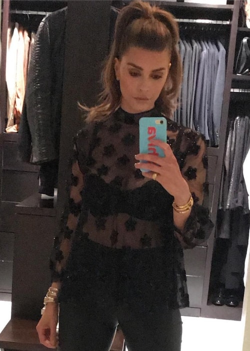 Shiva Safai in a mirror selfie in August 2018