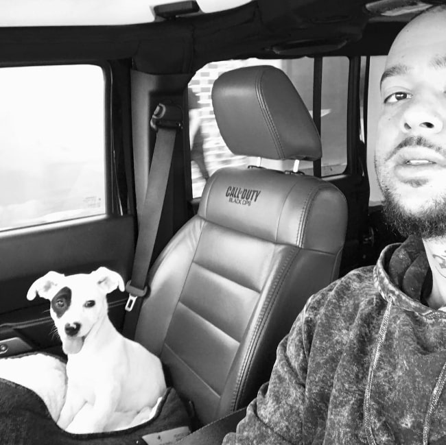 Sky Blu in a selfie with his dog in January 2017