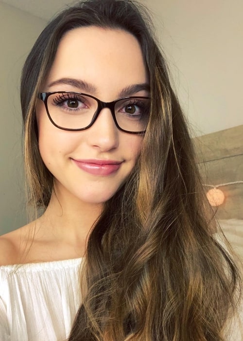 Sydney Serena wearing glasses in a selfie in December 2017