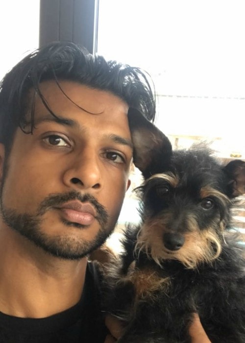 Utkarsh Ambudkar in a selfie with his dog as seen in November 2017