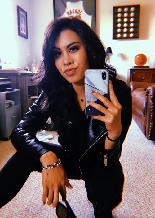 Ashley Argota in a mirror selfie in October 2018