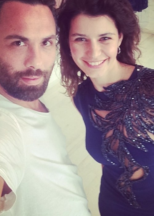 Beren Saat in a selfie with Ozgur Masur in June 2014