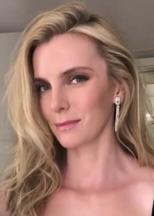 Betty Gilpin posing with her elegant smile