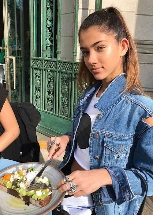 Brittany Noon having a brunch at 4 PM in New York in May 2017