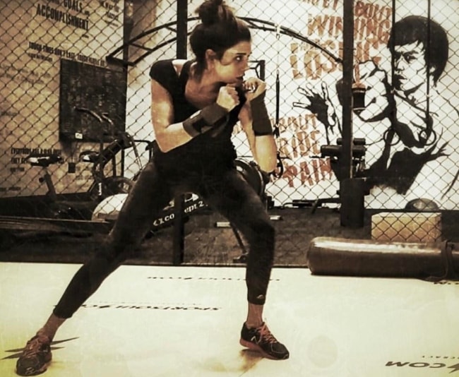 Cansu Dere practising at the Bujin fight club