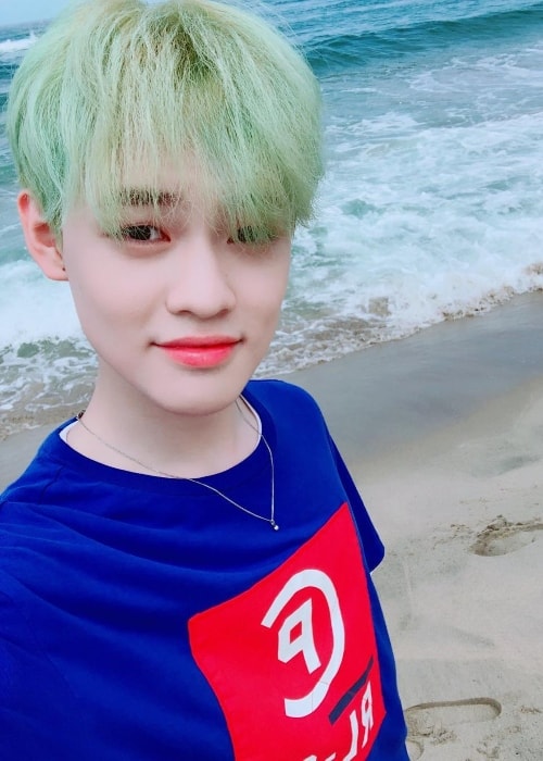Chenle posing for a selfie by the beach