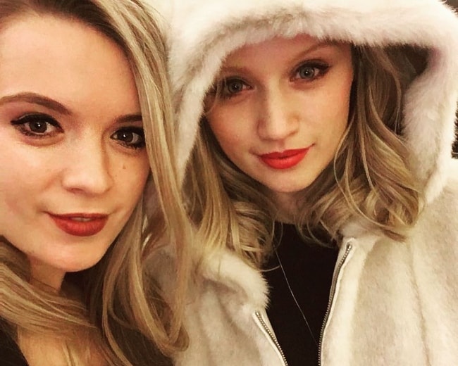 Emily Berrington (Right) at Chiltern Firehouse with sister Katie Berrington in February 2017