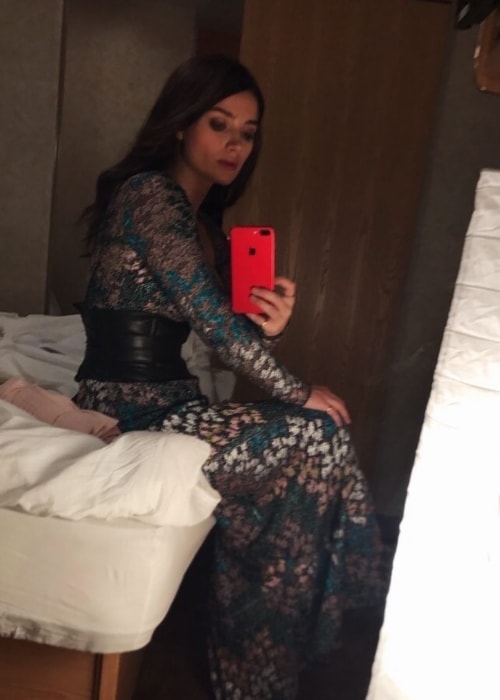 Eve Hewson in a mirror selfie in October 2018