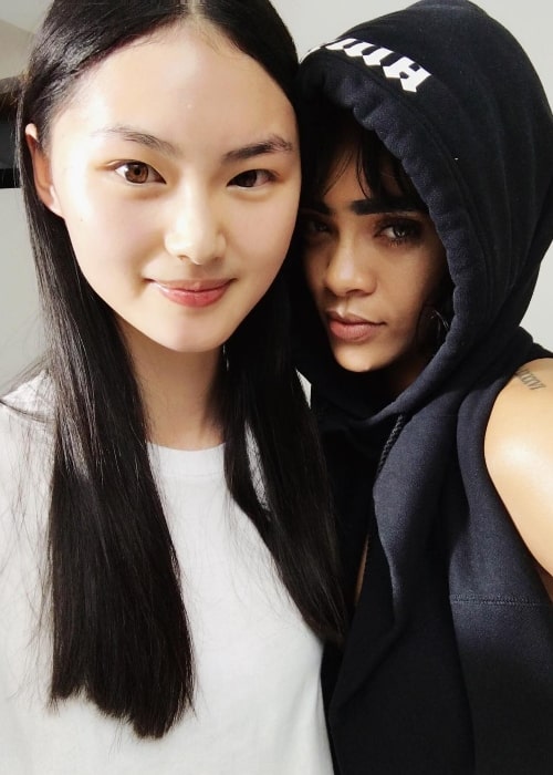 He Cong (Left) in a selfie with Rihanna in September 2016