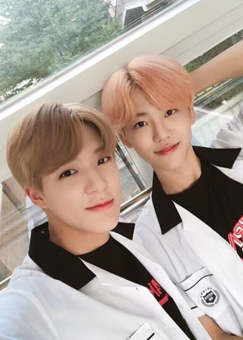 Jaemin (Left) taking a selfie with his mate