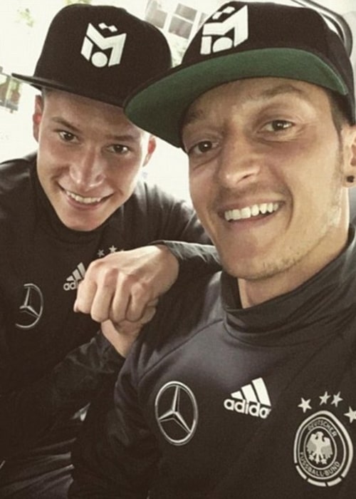 Julian Draxler (Left) in a selfie with Mesut Özil in July 2018