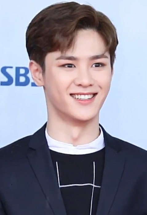 Kun during an interview on the red carpet of the 24th Dream Concert in May 2018