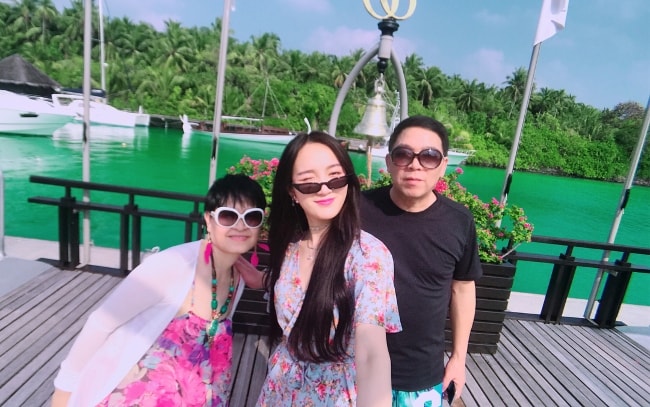 Meng Jia in a selfie with her parents in Maldives in February 2018