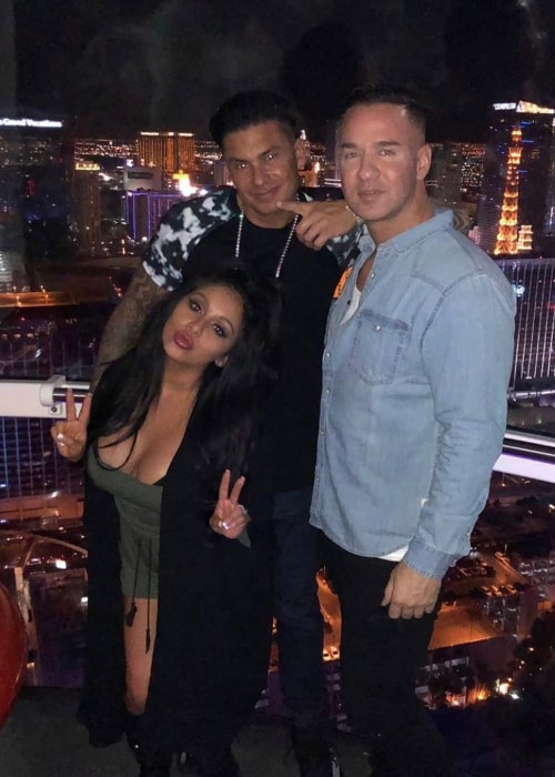 Mike Sorrentino weaing a blue shirt while posing with his friends in September 2018