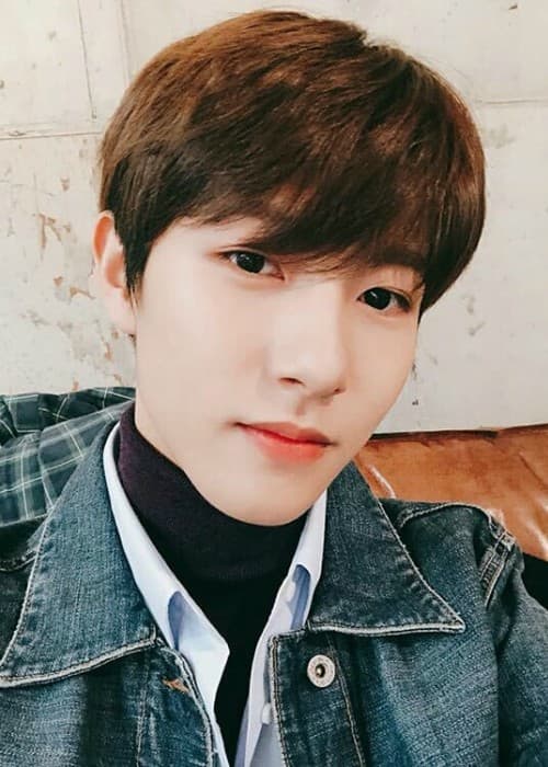 Renjun in a selfie in March 2018