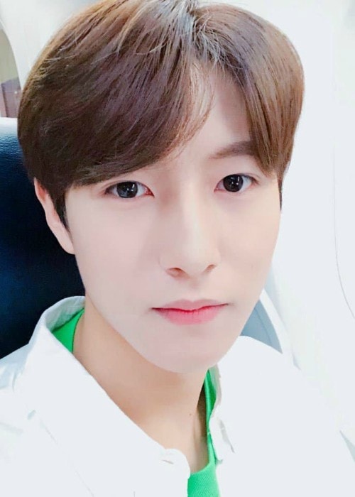 Renjun in an Instagram selfie as seen in April 2018