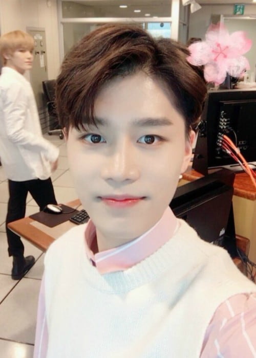 Taeil in an Instagram selfie as seen in April 2018