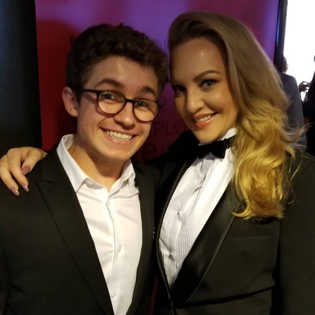 Wendi McLendon-Covey with Sean Giambrone in September 2018