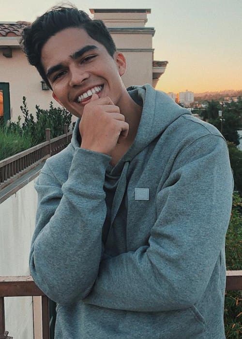 Alex Aiono Height, Weight, Age, Body Statistics - Healthy Celeb