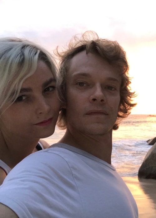 Allie Teilz in a selfie with Alfie Allen in September 2017