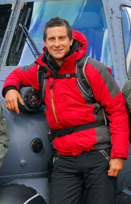 Bear Grylls posing in front of an Alaska Air National Guard in 2009