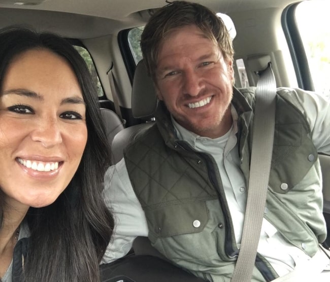 Chip Gaines in a car-selfie with Joanna Stevens Gaines in December 2016