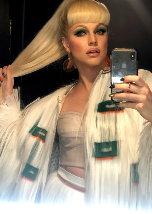 Courtney Act in a mirror selfie in Wembley Arena in October 2018