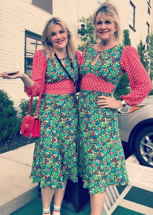 Emerald Fennell with her mother in May 2018