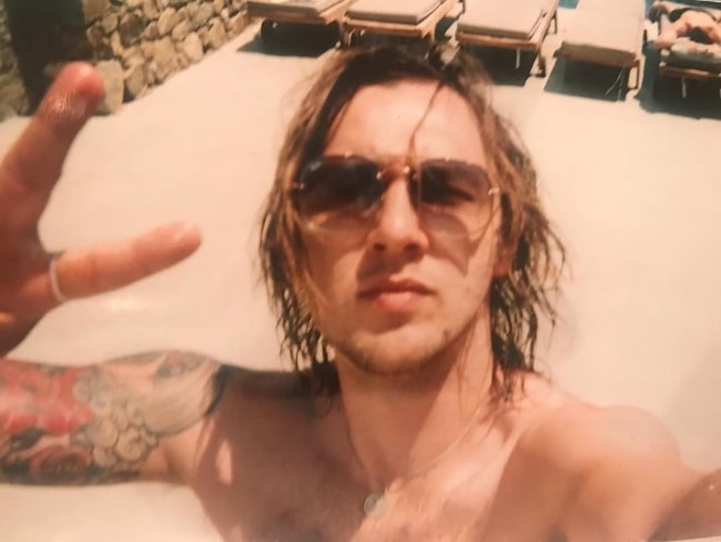 Gethin Davies in a shirtless selfie in Mykonos