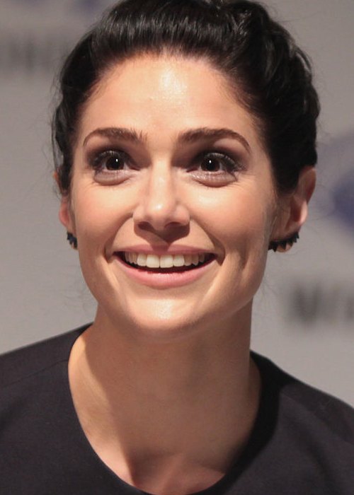 Janet Montgomery speaking at the 2015 Wondercon