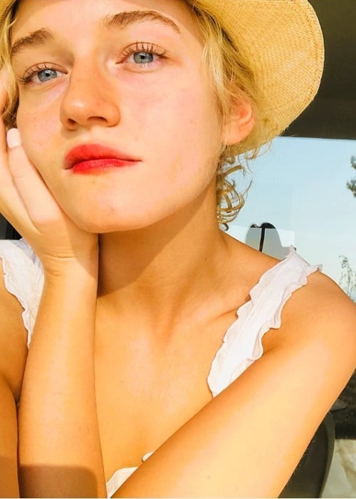 Julia Garner in a Sunday selfie in August 2018
