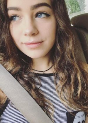 Mary Mouser Height, Weight, Age, Boyfriend, Family, Facts, Biography