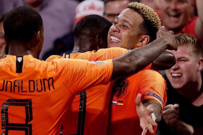 Memphis Depay celebrating the scored goal with his team at Amsterdam Arena in October 2018