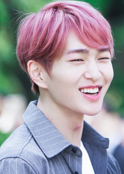 Onew at the Guerilla Date in May 2015