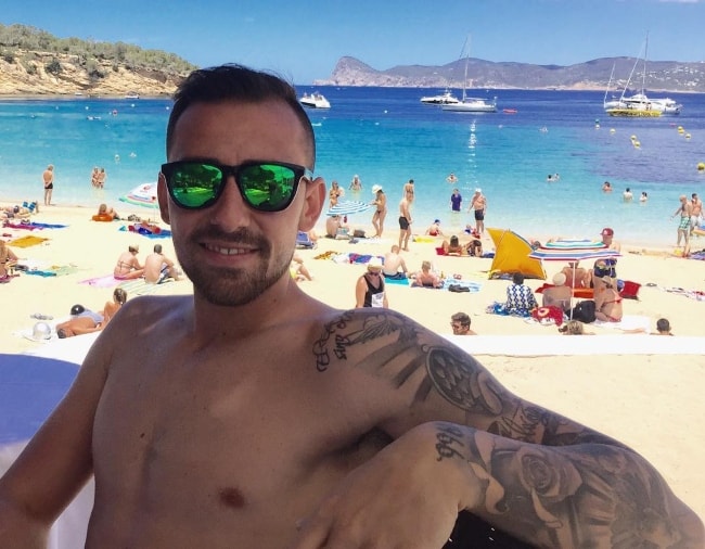 Paco Alcácer as seen shirtless in June 2016