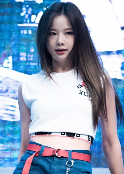 Solji performing at KBS Cool FM in July 2016