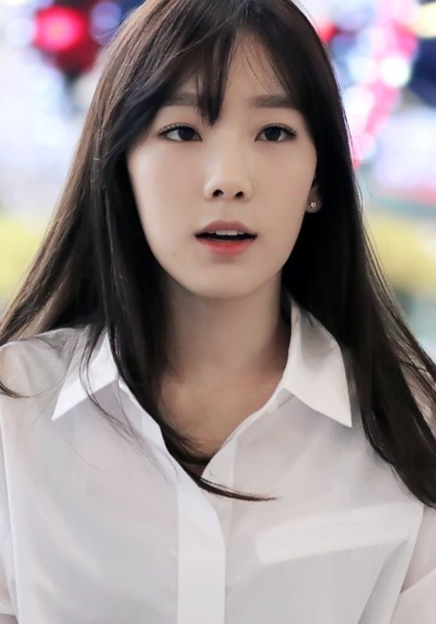 Taeyeon at Gimpo Airport in March 2015