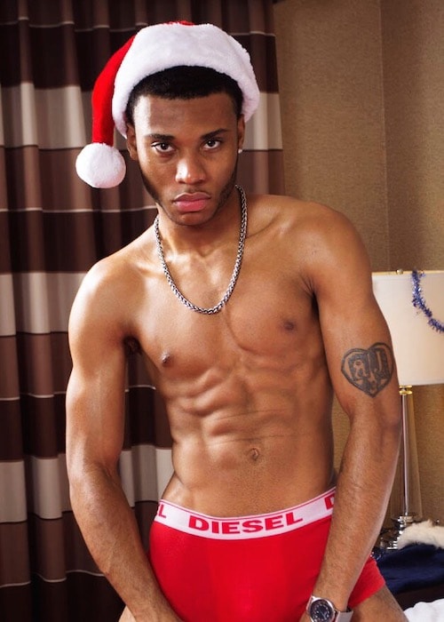 ThomasTekno shirtless wearing a Christmas cap in December 2015