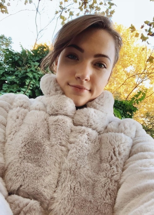 Violett Beane in a selfie in October 2018