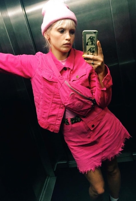 Anja Konstantinova in a mirror selfie in September 2018