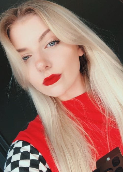 Brooke Barry in an Instagram selfie as seen in October 2018