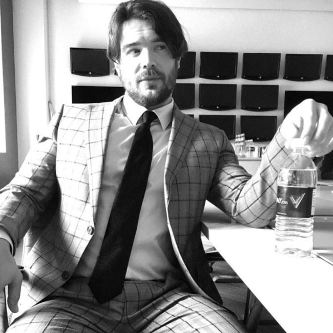 Charlie Weber in a black-and-white picture in June 2016