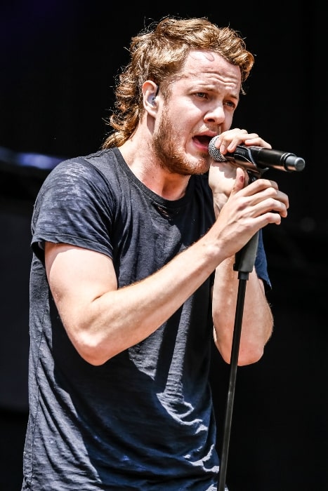 Dan Reynolds ahogyan a 2013-as Rock im Parkban az 'Imagine Dragons'