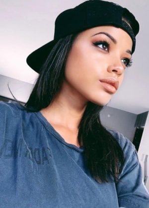 Ella Balinska Height, Weight, Age, Boyfriend, Family, Facts, Biography