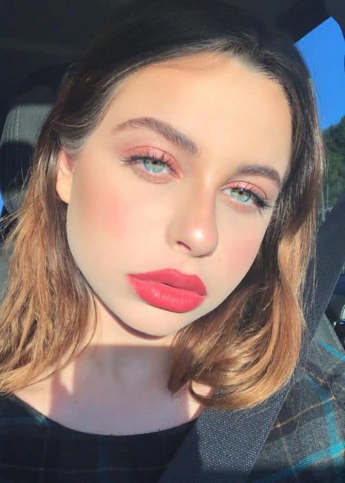 Ellise in an Instagram selfie as seen in April 2018