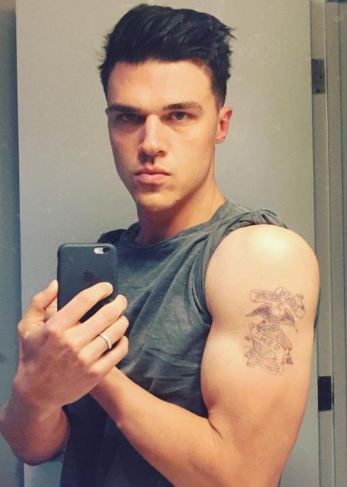 Finn Wittrock in a selfie as seen in February 2018