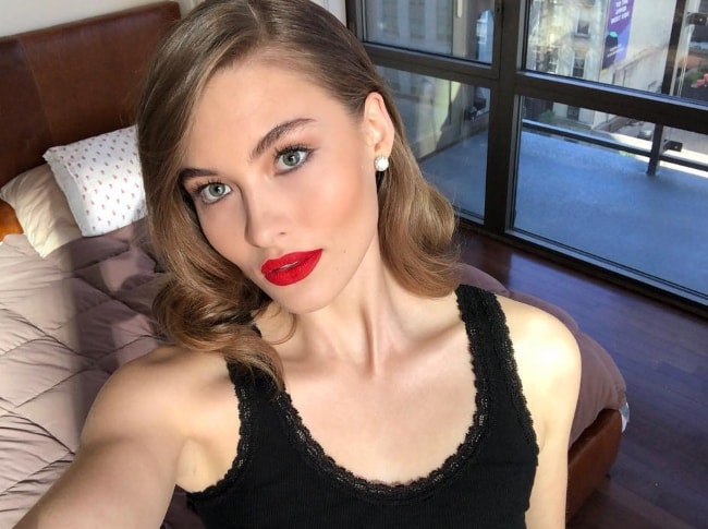 [Image: Grace-Elizabeth-in-a-selfie-in-June-2018.jpg]