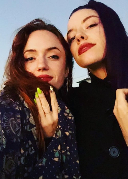 Hana Pestle (Right) in a selfie with her friend Alexandra Kilburn in August 2018