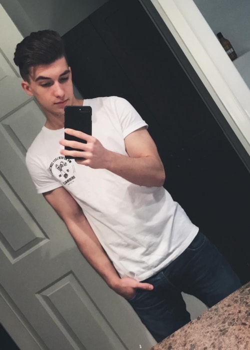 Josh Bogert in a mirror selfie in May 2017